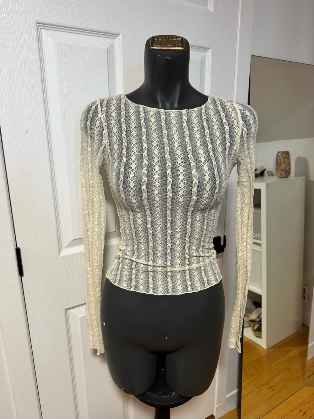 Women's Cream Lace Long-Sleeve Fitted Top
